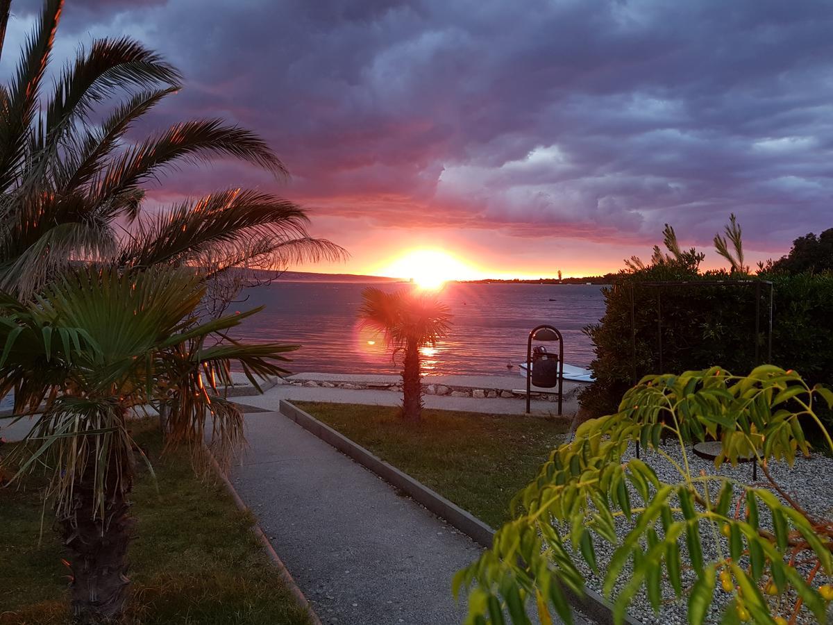 Pansion Kiko Hotell Starigrad Paklenica Exteriör bild